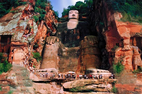 <b>世界最大的石刻弥勒佛像</b>